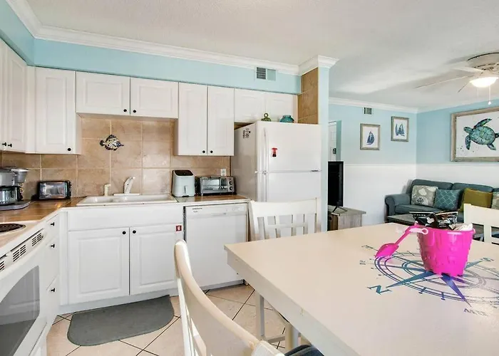Snowbird Retreat, Pool & Beach Access Holiday home