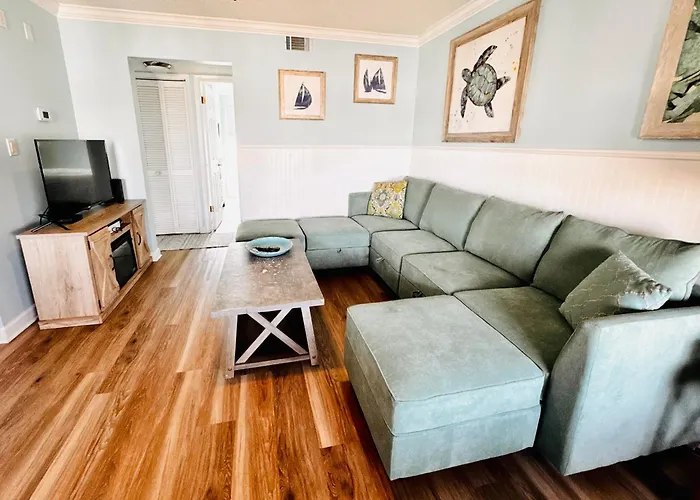Snowbird Retreat, Pool & Beach Access Holiday home *