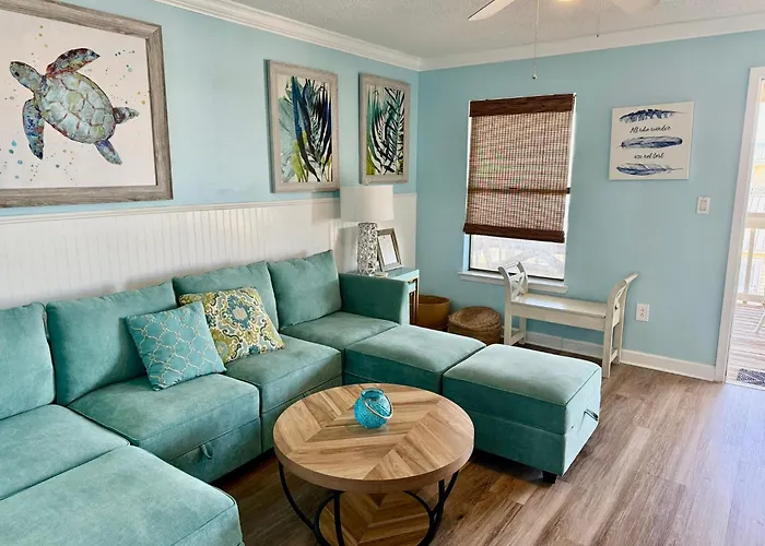 Snowbird Retreat, Pool & Beach Access *